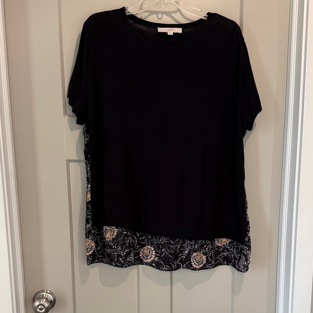 LOFT Black Short Sleeve Top with Floral Accents Mixed Media Size XL